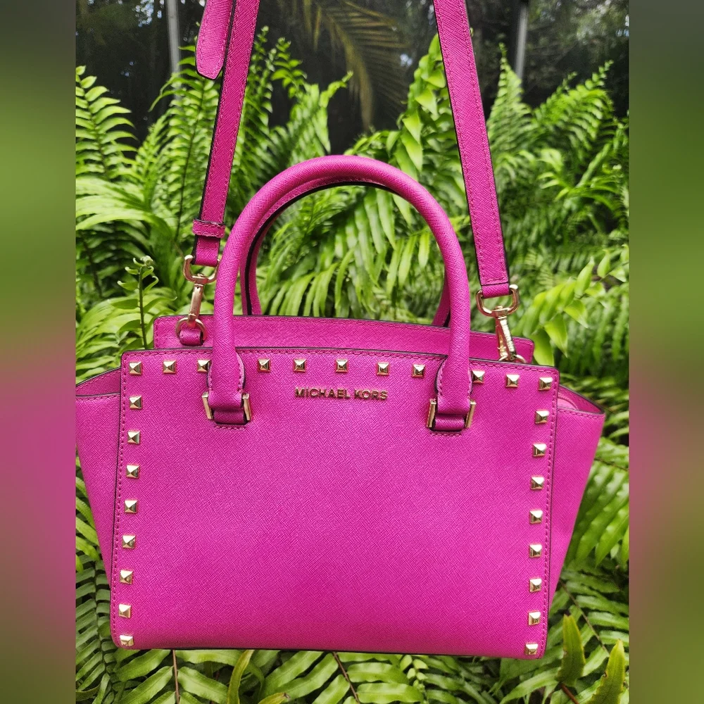 Gorgeous hot pink Michael Kors Selma Mdm Studded convertible crossbody bag - Picture 1 of 14
